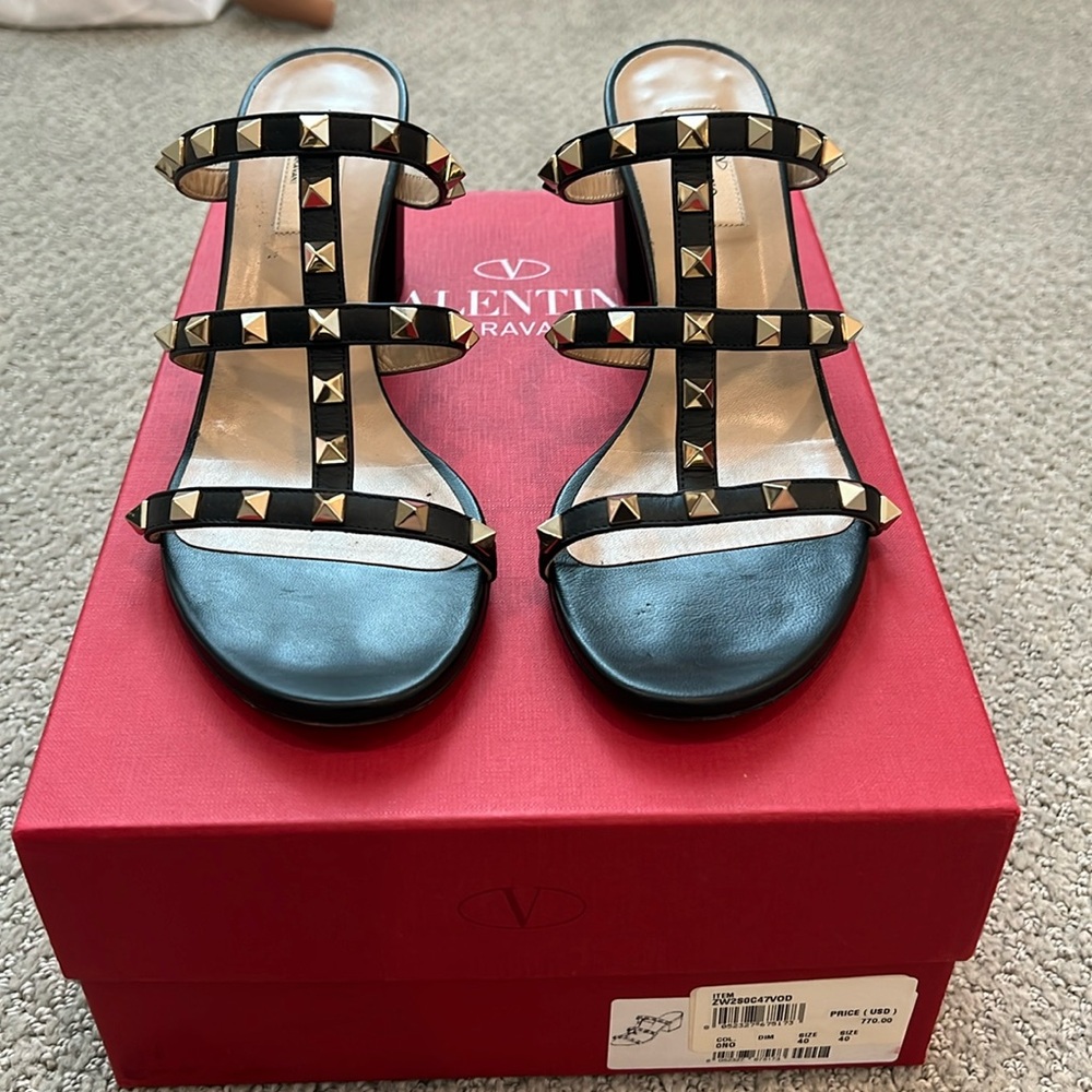 Authentic Valentino block heel sandal
